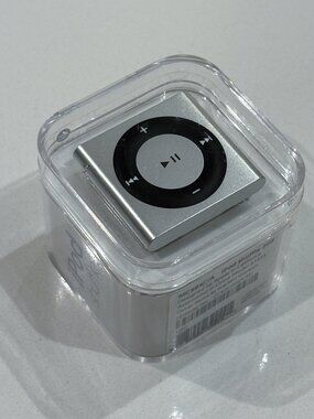 Apple iPod shuffle 2GB Silver - Brand New Factory Sealed - A1373